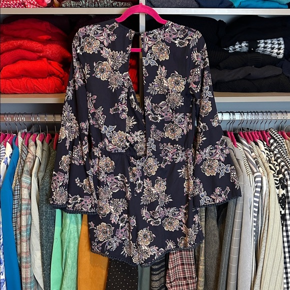 Design Lab navy/pink floral long bell sleeve v neck elastic waist romper size S - Picture 3 of 3